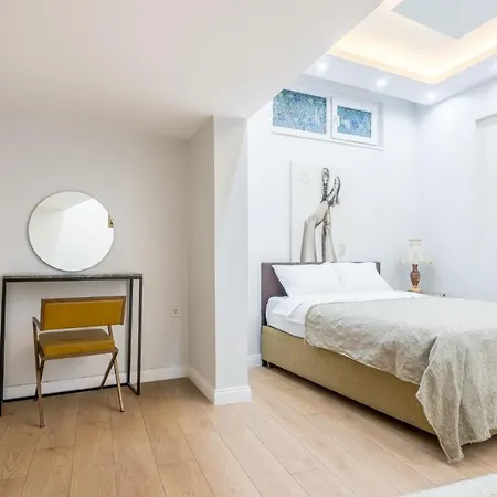 Chic And Spacious Flat Near Golden Horn In Beyoglu * Istambul
