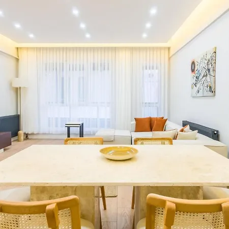 Chic And Spacious Flat Near Golden Horn In Beyoglu *